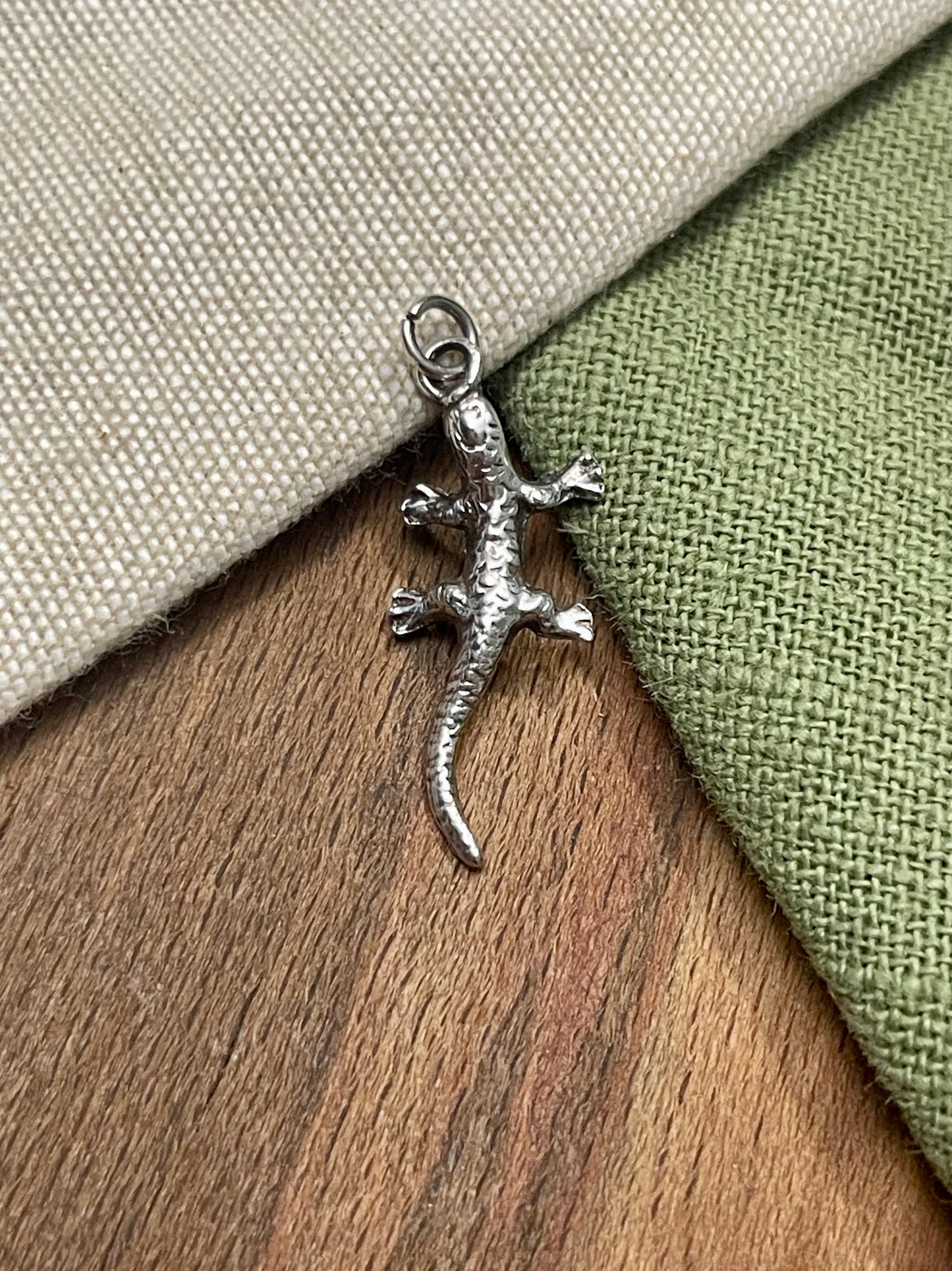 Lizard Gecko Charm Gift Pendent Solid 925 Sterling Silver Vintage Jewelry