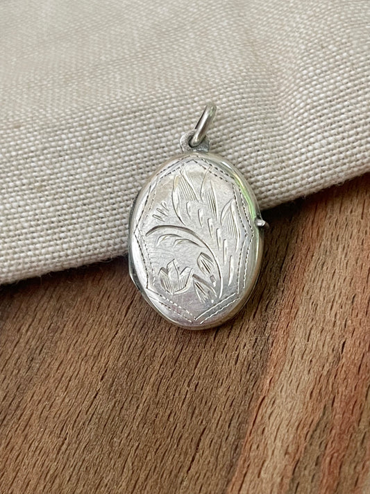 Small Engraved Pendant Locket Sterling 925 Silver Antique Vintage Retro Jewelry