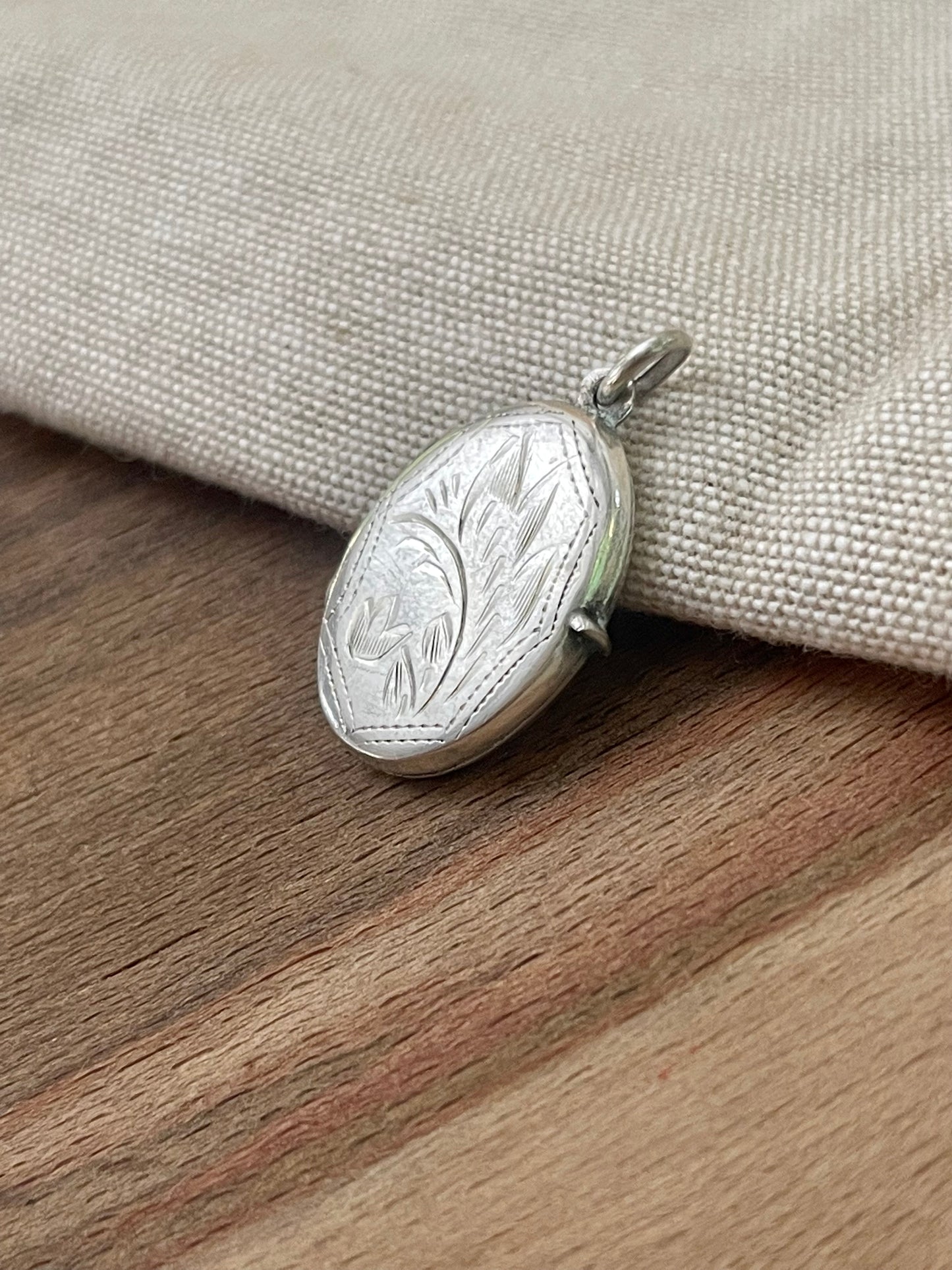 Small Engraved Pendant Locket Sterling 925 Silver Antique Vintage Retro Jewelry